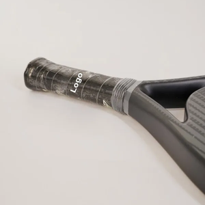 <span class=keywords><strong>Raquette</strong></span> <span class=keywords><strong>de</strong></span> tennis et <span class=keywords><strong>de</strong></span> <span class=keywords><strong>padel</strong></span> en fibre <span class=keywords><strong>de</strong></span> carbone <span class=keywords><strong>de</strong></span> forme diamant personnalisée à faible MOQ avec filet en polyester, légère et <span class=keywords><strong>de</strong></span> haute qualité - Product Image 3