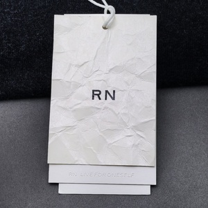 Étiquettes de vêtements en papier texturé froissé à trois couches avec slogan en relief, étiquettes suspendues pour les vêtements de créateurs indépendants - Product Image 4