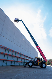 Compatibile con vari accessori IT Completa efficacemente le attività di sollevamento e forcellatura multi-settoriale - Product Image 6