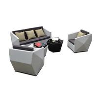 Ensemble de canapés de patio en plastique de style ferme avec table basse texturée diamant et chaise compacte pour balcon et cour