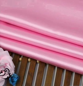 ผ้าซาตินโพลีเอสเตอร์ 100% จําลองผ้าไหมซับผ้าสีทึบระบายอากาศได้ด้ามจับนุ่ม - Product Image 3