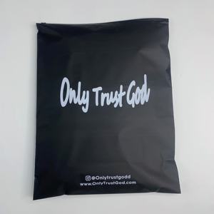 Sacs refermables en polyéthylène noir mat personnalisés avec logo multicolore - Sacs refermables à fermeture éclair pour cosmétiques et vêtements - Product Image 5