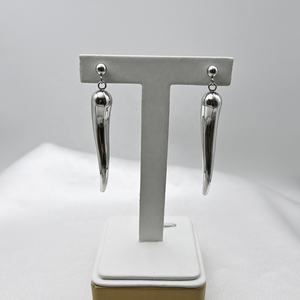 Vente en gros usine : Boucles d'oreilles unisexe tendance en acier inoxydable plaqué <span class=keywords><strong>or</strong></span>, avec breloque <span class=keywords><strong>corne</strong></span> <span class=keywords><strong>italienne</strong></span> 3D et motif piment - Product Image 4