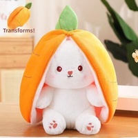 Peluche Lapin Fraise Transformable, Jouet en Peluche Lapinnete Tenant une Carotte, Idéal pour Filles, Câlin et Sommeil, en Polyester et Coton PP