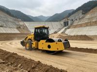 Rouleau compresseur vibrant SHANBO de 20 tonnes et 140 kW à forte force d'excitation avec moteur Weichai pour le compactage des sous-sols de voies rapides et d'aéroports