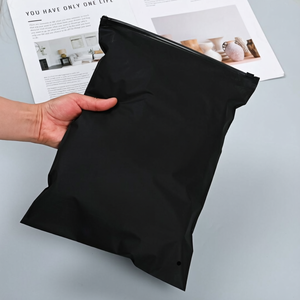 Bolsa de Plástico Transparente Esmerilada con Cierre Hermético y Logotipo Personalizado HC PACK, Bolsa de Embalaje con Cierre Zip Reutilizable para Ropa, Prendas y Camisetas - Product Image 6
