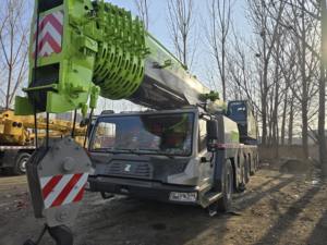 Haute qualité ZAT2000V <span class=keywords><strong>camion</strong></span>-grue <span class=keywords><strong>prix</strong></span> compétitif vente 70 tonnes capacité de chargement nominale Zoomlion cylindre hydraulique essentiel - Product Image 3