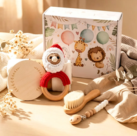 Set de Regalo para Bebé Hecho a Mano con Sonajero de Ganchillo y Nombre Personalizado, Caja de Regalo para Mamá Recién Despedida, Regalo para Recién Nacido