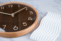Jam Dinding Kayu Modern Dekorasi Rumah Bingkai Kayu Pinus Senyap