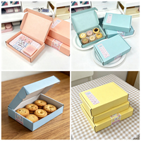 Boîte d'expédition ondulée écologique de qualité supérieure, personnalisable avec gaufrage et design couleur pour macarons, biscuits et cadeaux de luxe de boulangerie