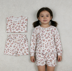 Conjuntos de Ropa Casual de Verano para Niñas Pequeñas RTS, Camisa de Manga Larga con Estampado Floral, Pantalones Cortos, 2 Piezas, Nuevos Diseños, Ropa Infantil con Estampado de Leopardo - Product Image 1