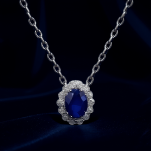 Collar con Colgante XL1054, Plata 925, Zafiro con Corte Brillante, Diseño Clásico de Flor con Engaste Circular, Joyería de Boda para Mujer - Product Image 2