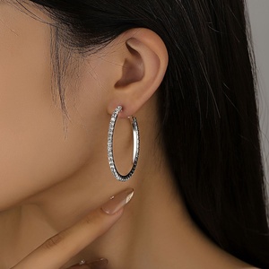 Pendientes de Aro con Diamantes Completos Estilo Europeo Americano, Pendientes Largos de Temperamento Exagerado para Mujer a la Moda - Product Image 1