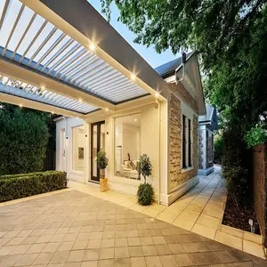 Pérgola con Panel Solar TOMA As2047, Pérgola Impermeable para Terraza, Pérgola con Techo Abatible Eléctrico para Exteriores - Product Image 1