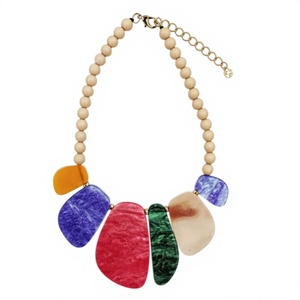 Collar de Cuentas de Resina Cuadradas Moradas y Blancas de Lujo, Cordón Ajustable, Diseño Geométrico Único, Joyería de Moda Unisex - Product Image 3