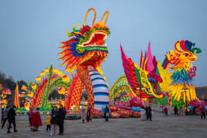 नए डिज़ाइन के चीनी पारंपरिक नए साल की सजावट के लिए बड़े ड्रैगन बोट डोर फेस्टिवल लालटेन प्रदर्शन - Product Image 6