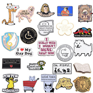 Nouvelle broche en alliage à motif floral de dessin animé, personnalisable avec texte et phrases courtes, polyvalente, accessoires raffinés pour vêtements et sacs à dos - Product Image 1