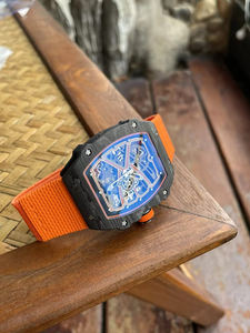 นาฬิกาข้อมือผู้ชายอัตโนมัติรุ่น Ultra-Thin 6702 สีเขียวเมลอนสุดหรู ดีไซน์ Tonneau กลไกจักรกล กันน้ำ กระจกแซฟไฟร์ สายคาร์บอนไฟเบอร์และยาง - Product Image 6