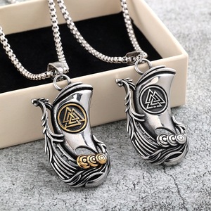 Collier pendentif bateau à voile Viking unisexe en acier inoxydable vintage, design géométrique, bijou cadeau - Product Image 1