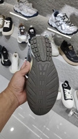 YIDA Chaussures Quotidiennes Homme Polyvalentes Baskets Légères en Maille Résistantes à l'Usure Baskets de Marche Anti-Transpiration Anti-Odeur Modèle