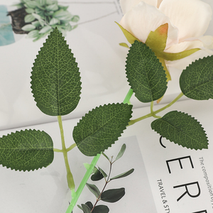 Caja <span class=keywords><strong>de</strong></span> Regalo con Diseño <span class=keywords><strong>de</strong></span> Cascada <span class=keywords><strong>de</strong></span> Rosas Rojas Artificiales, Famosa en Internet, para Uso en Emergencias, Regalo <span class=keywords><strong>de</strong></span> San Valentín o Boda - Product Image 2