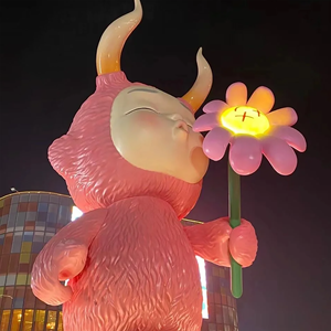 Escultura de Resina de Fibra de Vidrio de Monstruo Rosa Gigante Personalizada, Estatua de Personaje Animado Iluminada para Decoración Exterior de Centros Comerciales - Product Image 3