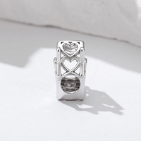 Charme de maison familiale plaqué argent avec accent diamant, taille brillant rond, style classique, cadeau de bijoux unisexe