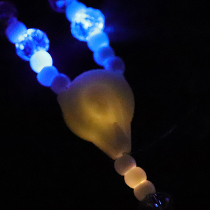 2024 Unique 21 pouces Glow in the Dark Chapelet <span class=keywords><strong>Collier</strong></span> <span class=keywords><strong>de</strong></span> perles <span class=keywords><strong>de</strong></span> prière catholique avec forme <span class=keywords><strong>de</strong></span> <span class=keywords><strong>croix</strong></span> chrétienne légère multicolore - Product Image 3
