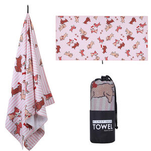 Serviette de plage à impression numérique en microfibre XL personnalisée par sublimation avec emballage de sac - Product Image 2