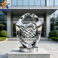 Sculpture de poignée de main en acier inoxydable poli miroir sur mesure, statue métallique pour partenariat gagnant-gagnant, idéale pour hall d'hôtel et entrée d'entreprise
