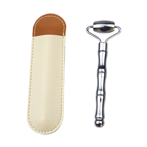 Strumento Professionale <span class=keywords><strong>Gua</strong></span> <span class=keywords><strong>Sha</strong></span> in Acciaio Inossidabile e Rullo Massaggiante per Cura della Pelle Anti-Età, Bellezza SPA e Lifting <span class=keywords><strong>Viso</strong></span> - Product Image 1