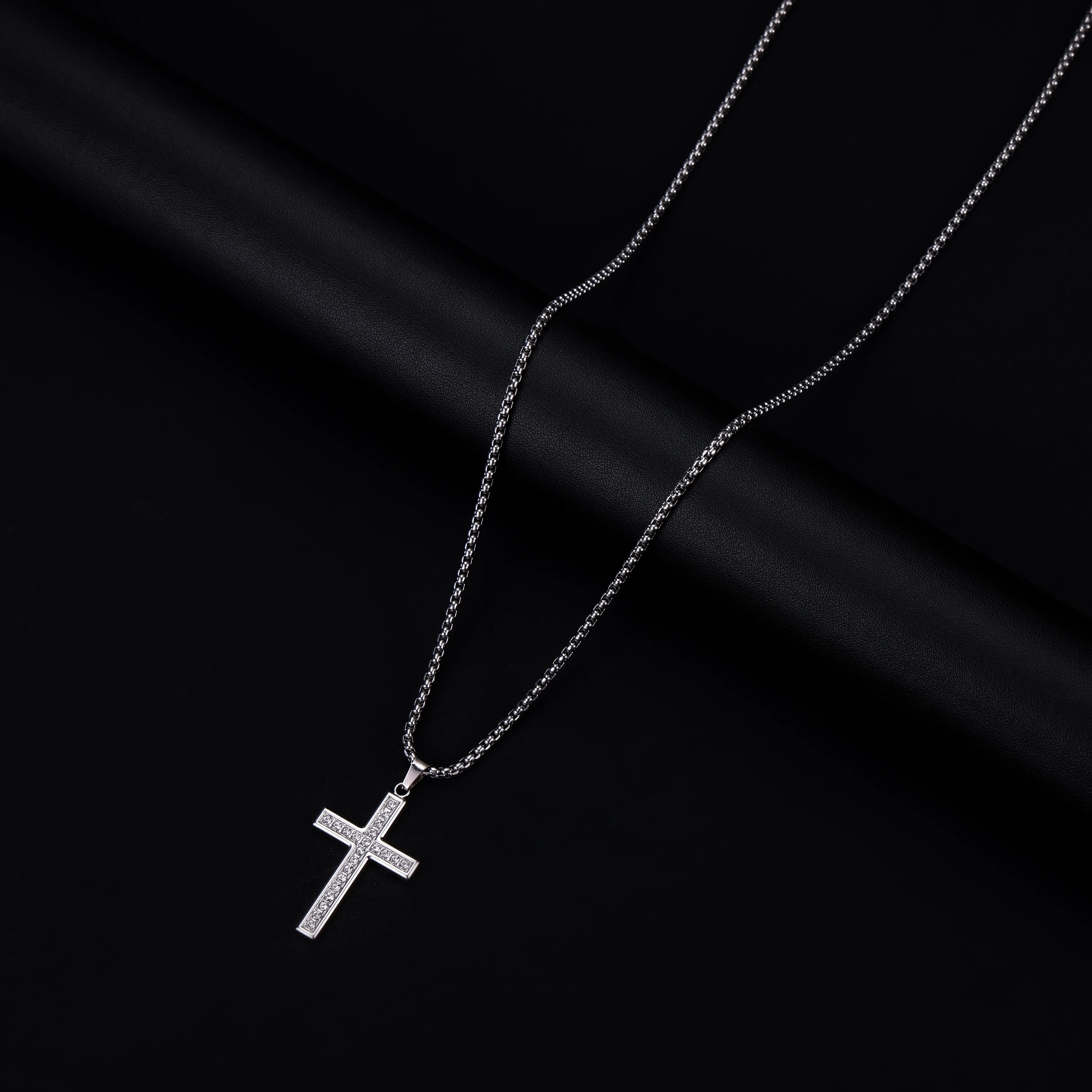 Colar com pingente de cruz e diamantes estilo minimalista acessórios personalizados cravejados