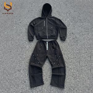 Ensembles de survêtements personnalisés pour hommes, style jogging, épais, avec rivets et patchwork, comprenant un sweat à capuche zippé effet usé et un pantalon de survêtement - Product Image 1