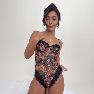 Maillot de bain dos nu en dentelle imprimée style européen et américain pour femme, coupe ajustée, haute élasticité, en polyester - Product Image 1