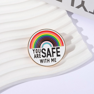 Vous êtes en sécurité avec moi épingles en émail amour et fierté arc-en-ciel broches vêtements revers Badge LGBT bijoux cadeau pour Gays lesbiennes - Product Image 2
