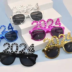 2024除夕眼镜闪光数字眼镜新年派对用品花式搞笑太阳镜节日派对照片亲