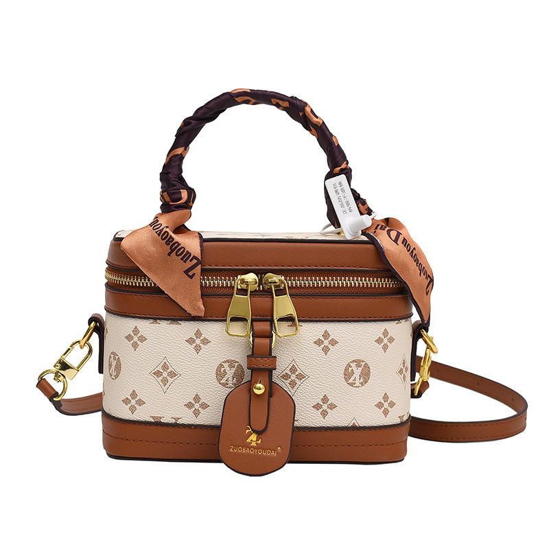 สีขาวครีม