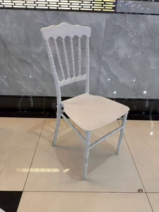 Chaise moderne <span class=keywords><strong>de</strong></span> luxe en plastique or blanc, matière plastique durable pour les repas d'hôtel, les événements et les fêtes en plein air pour le salon - Product Image 2