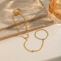Bracelet de main en acier inoxydable plaqué or 18 carats avec strass en forme de croix pour femme, chaîne de doigt connectée, bijou délicat pour le quotidien