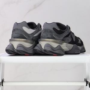 รองเท้าลำลองสไตล์สปอร์ต ดีไซน์หรูหรา คุณภาพเยี่ยม พร้อมคุณสมบัติระบายอากาศได้ดีและทนทาน โดดเด่นด้วยพื้นรองเท้าหนา - Product Image 1