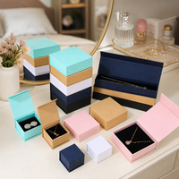 Boîte d'emballage de bijoux de luxe à marque privée, logo personnalisé, boîte cadeau rigide en carton de 1200g avec couvercle rabattable, fabricant OEM ODM, faible MOQ