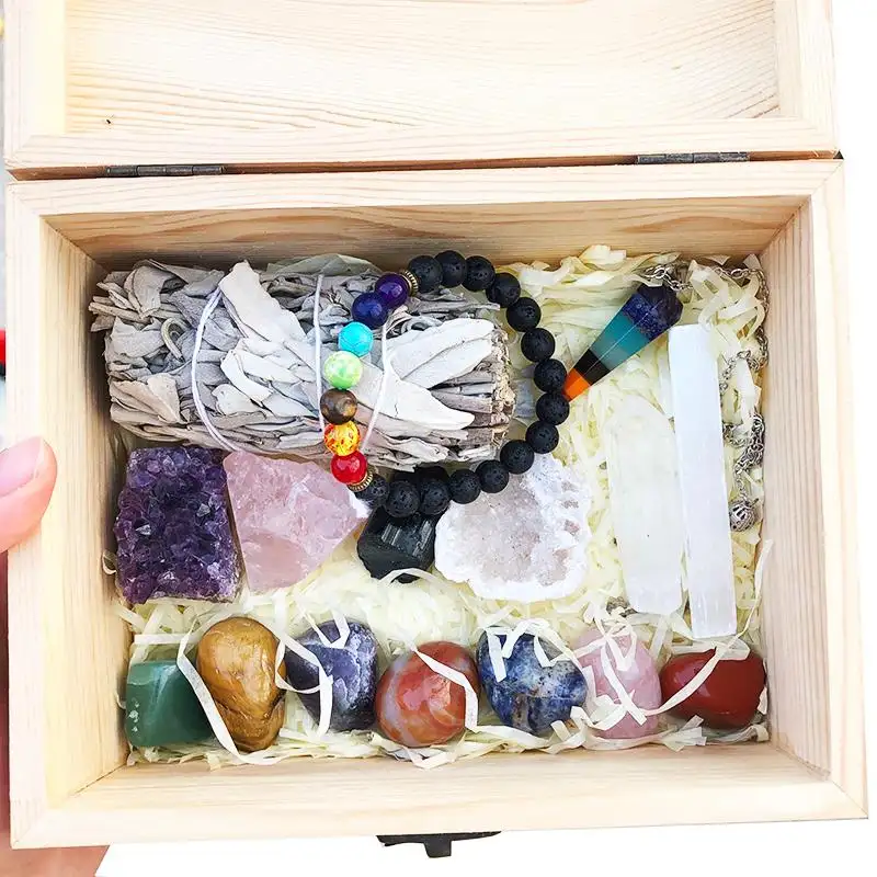 Großhandel Bulk Natur kristall Heils tein Holzkiste Set Fengshui Charme 7 Chakra Stones Kit für Meditation für Yoga Heilung