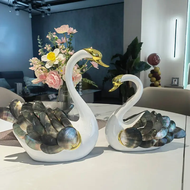 カスタムレジンホワイトブラックスワン彫刻グラスファイバー動物像貝殻装飾アートワーク新しいカップルギフトのための愛の鳥