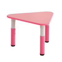 Table triangulaire en plastique pour enfants, hauteur réglable, table d'activités pour enfants, OEM ODM, vente en gros pour les écoles maternelles