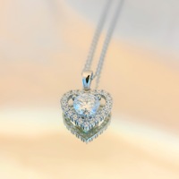 Usine personnalisée en gros S925 argent plaqué platine Moissanite en forme de coeur romantique pendentif collier haut de gamme