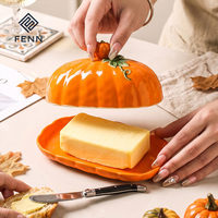 FENN Pot à beurre en céramique personnalisé en forme de citrouille avec couvercle et plateau festonné, décoration de comptoir de cuisine style ferme pour l'automne et Thanksgiving