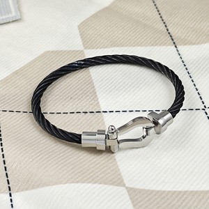 Brazalete Geométrico Minimalista de Alambre Trenzado, Chapado en Oro de 18K sobre Plata, Antideslustre, de Acero Inoxidable Triple X, Unisex - Product Image 3