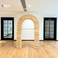 Arche de mariage LEDA Luxe 3D avec support en tissu et housse en tissu plissé pour la décoration d'événements de mariage
