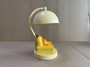 <span class=keywords><strong>Lampada</strong></span> da Tavolo in Resina a Forma di Ginseng Cartoon sul Divano, Dimmerabile a 3 Colori, Illuminazione Decorativa Carina e Divertente per la Casa - Product Image 4