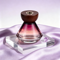 Flacon de parfum personnalisé de 130 ml, dégradé rose, avec bouchon en bois et base pyramidale facettée, vente en gros d'usine, flacon de parfum de luxe en verre